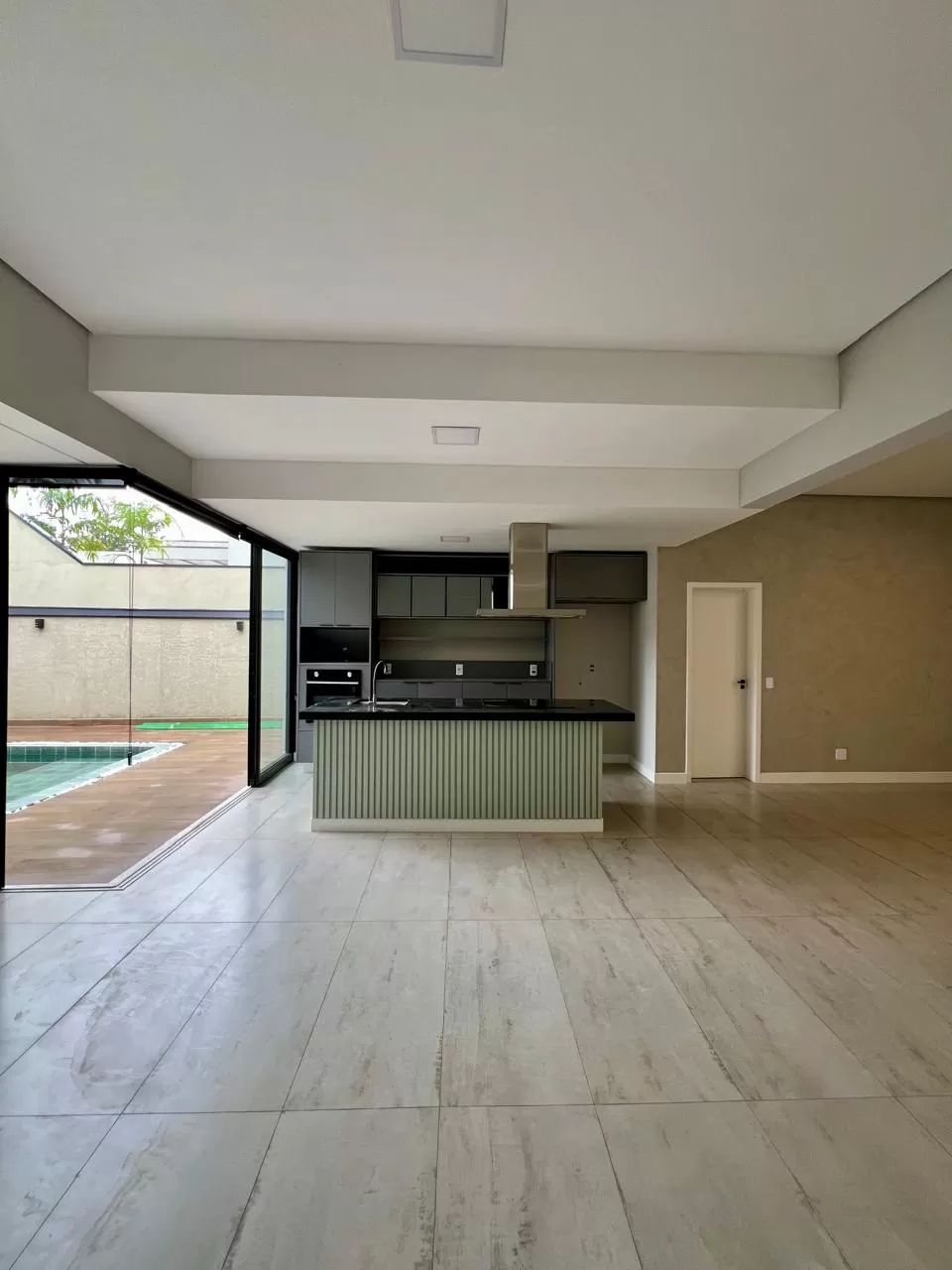 Casa Térrea à Venda com 3 suítes e piscina, 253m² em Votorantim/SP no Condomínio Alphaville Nova Esplanada