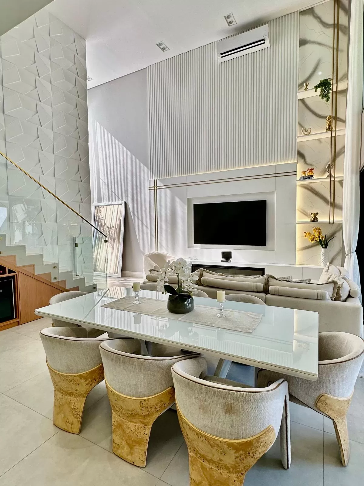 Casa Mobiliada à Venda com 4 quartos sendo 3 suítes e piscina aquecida, 315m² em Votorantim/SP no Condomínio Alphaville Nova Esplanada