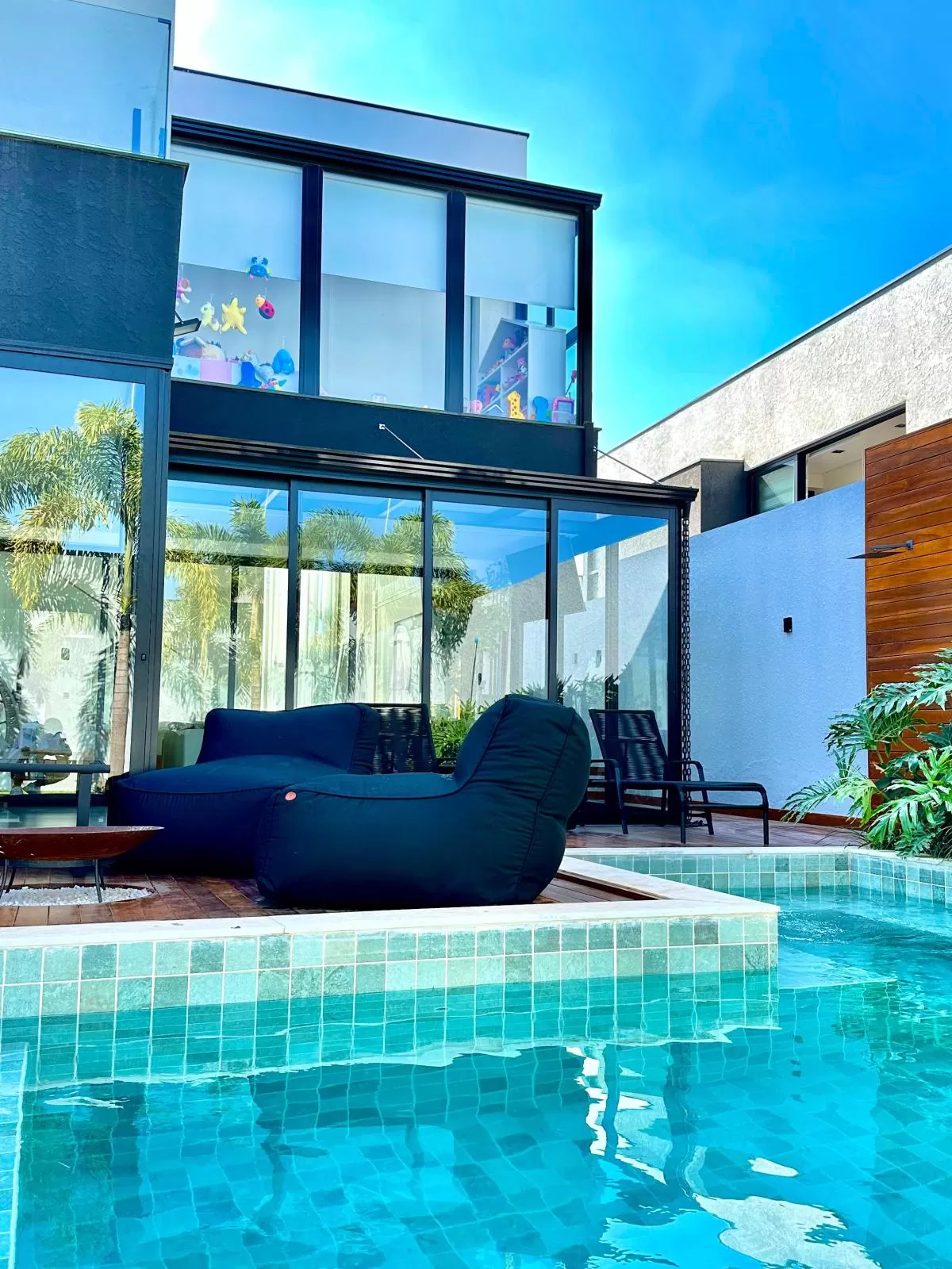 Casa Mobiliada à Venda com 4 quartos sendo 3 suítes e piscina aquecida, 315m² em Votorantim/SP no Condomínio Alphaville Nova Esplanada