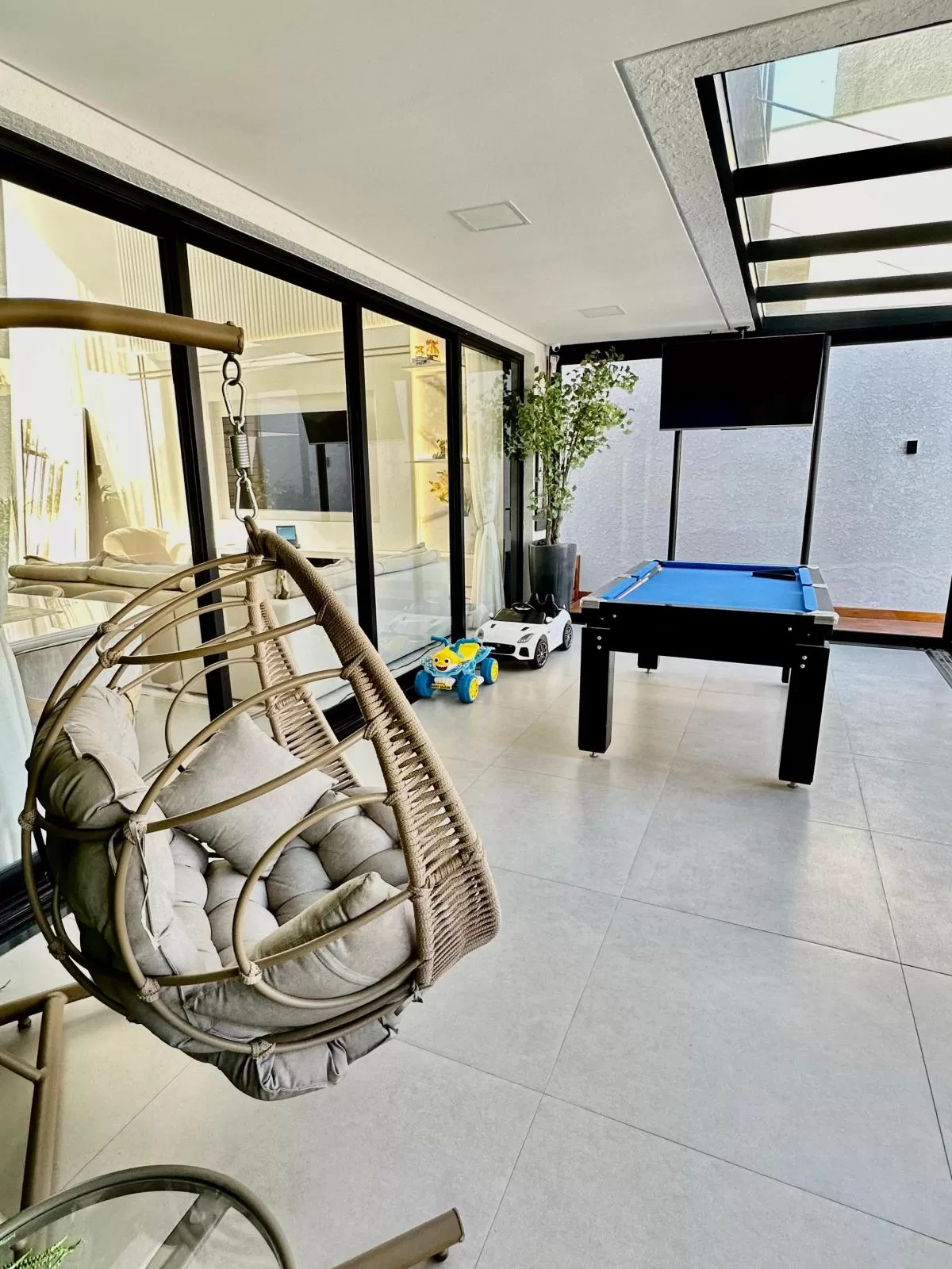 Casa Mobiliada à Venda com 4 quartos sendo 3 suítes e piscina aquecida, 315m² em Votorantim/SP no Condomínio Alphaville Nova Esplanada