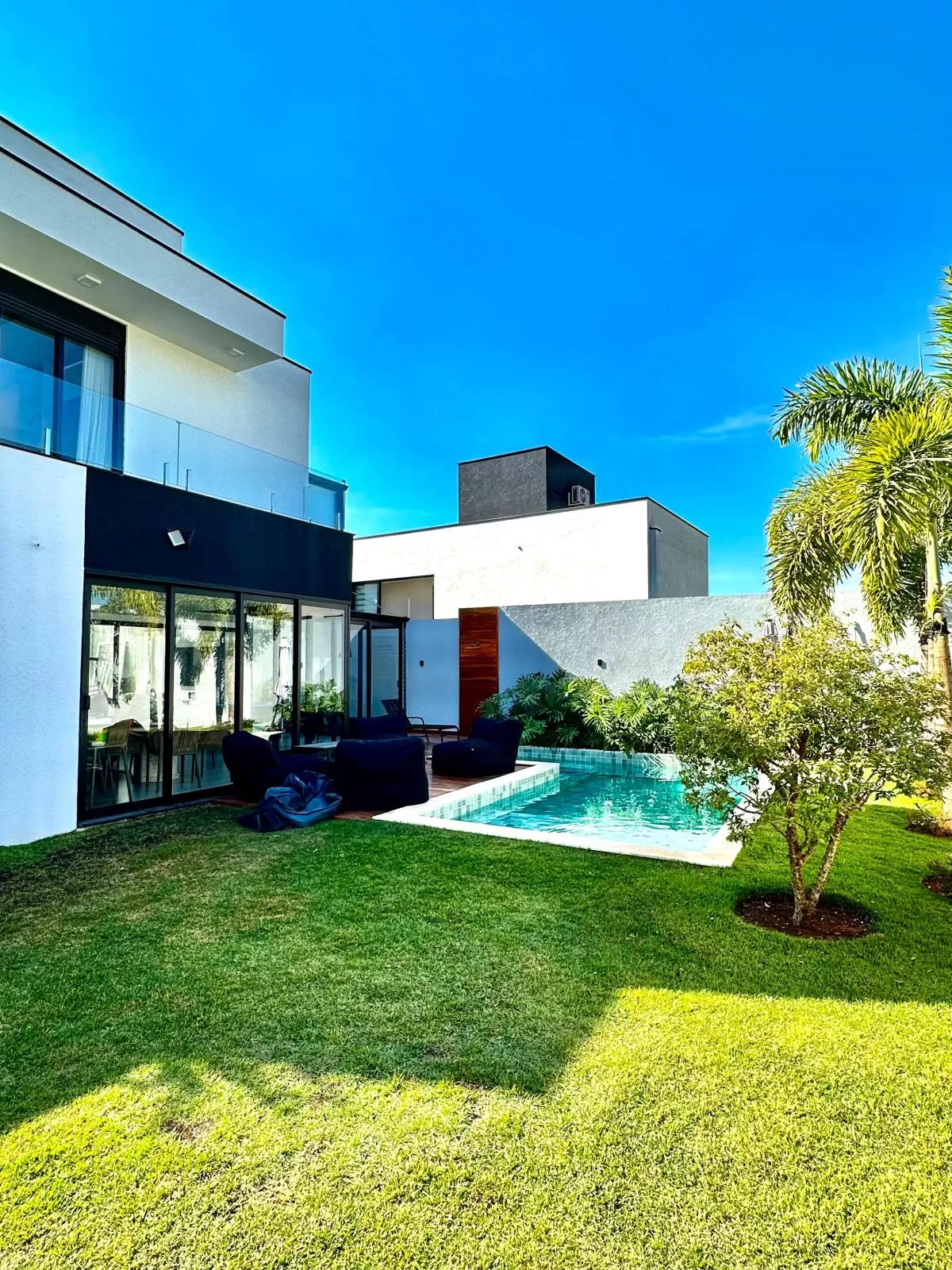 Casa Mobiliada à Venda com 4 quartos sendo 3 suítes e piscina aquecida, 315m² em Votorantim/SP no Condomínio Alphaville Nova Esplanada