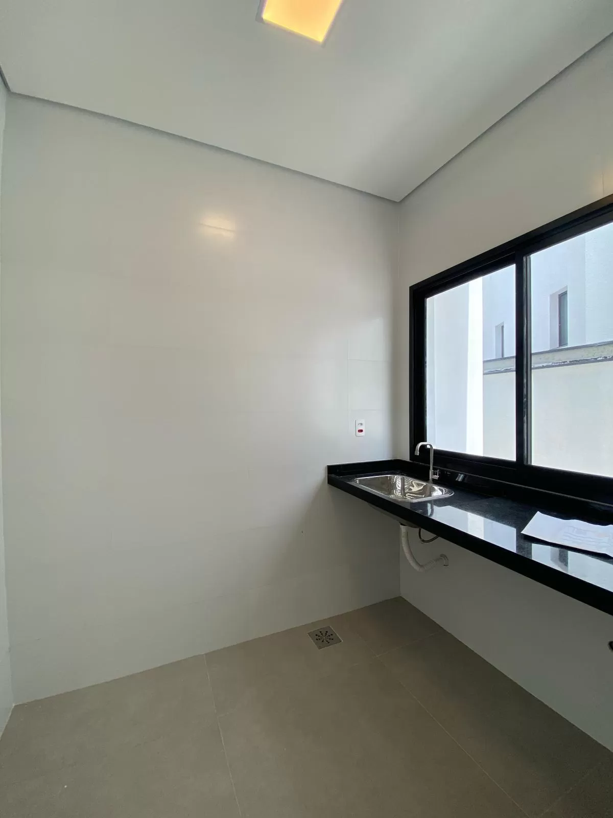 Sobrado à Venda com 3 suítes, escritório e piscina, 406m² em Votorantim/SP no Condomínio Alphaville Nova Esplanada