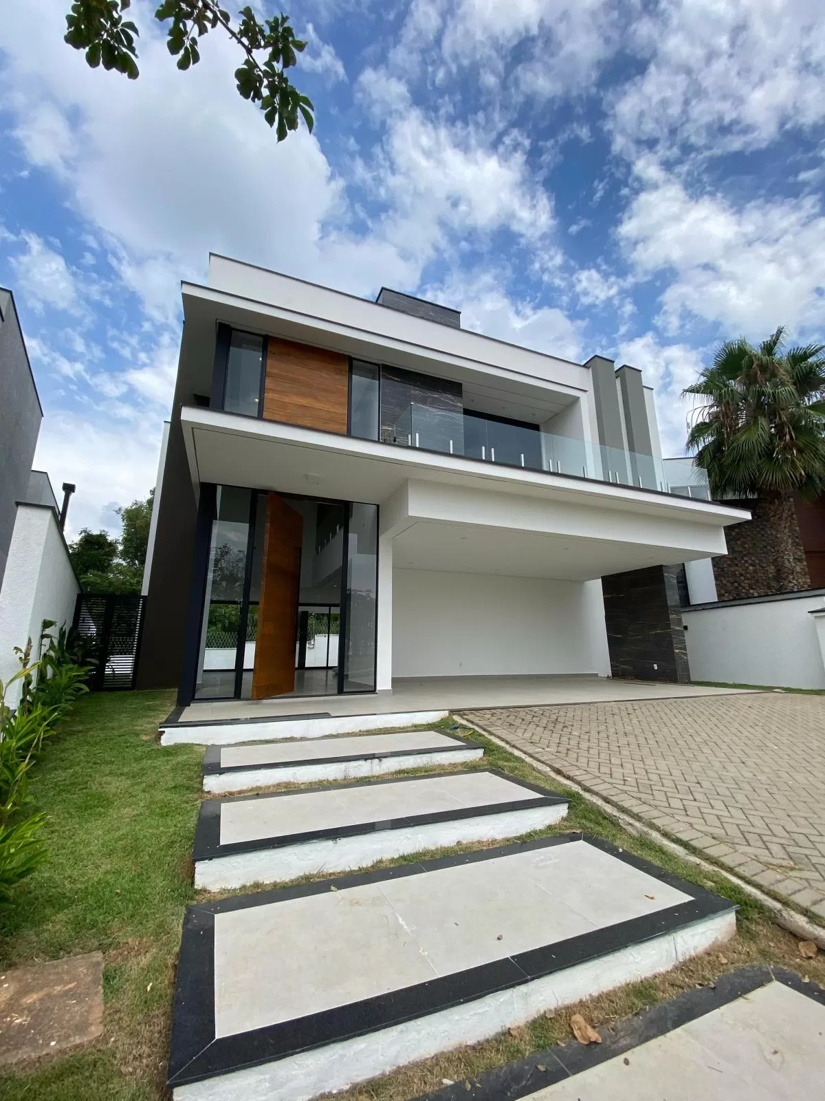 Sobrado à Venda com 3 suítes, escritório e piscina, 406m² em Votorantim/SP no Condomínio Alphaville Nova Esplanada