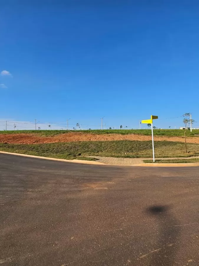 Terreno de Esquina à Venda com excelente topografia, 395m² no Condomínio Terras Alpha em Votorantim/SP