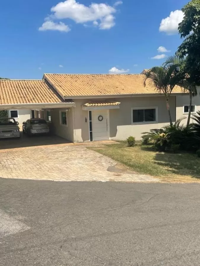 Casa Térrea à Venda no Condomínio Vale do Lago em Sorocaba/SP