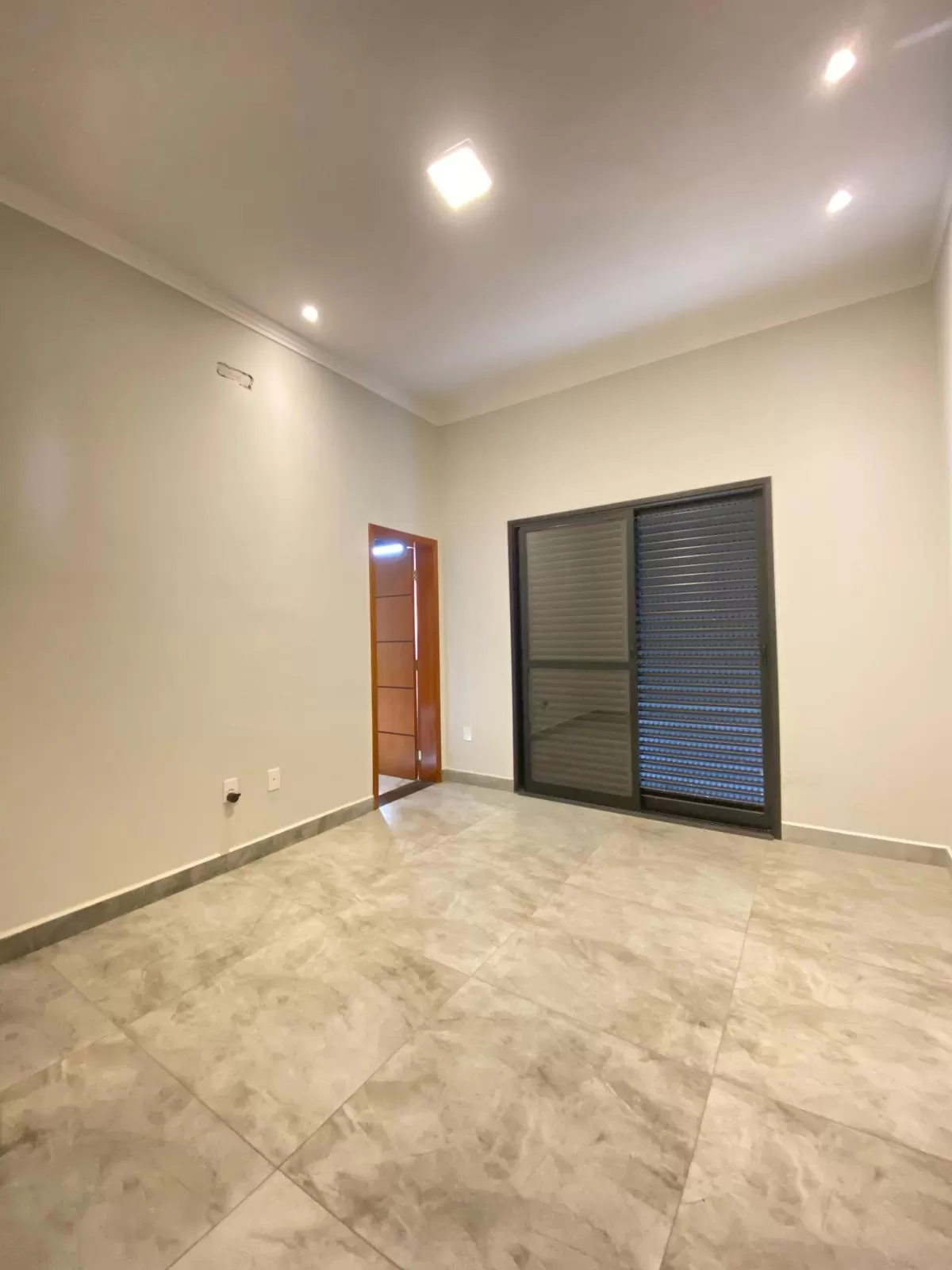Casa à Venda com 3 suítes, escritório, piscina e banheira de hidromassagem, 243m² em Votorantim/SP no Condomínio Alphaville Nova Esplanada