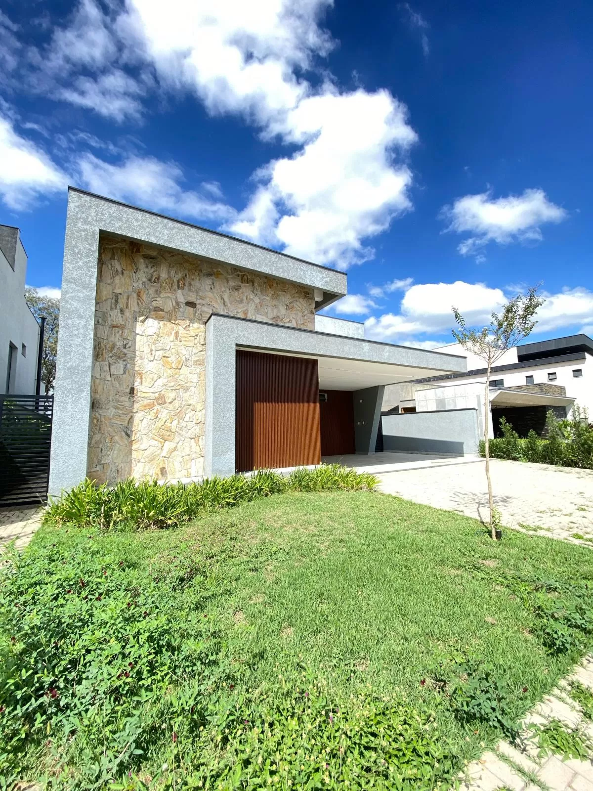 Casa à Venda com 3 suítes, escritório, piscina e banheira de hidromassagem, 243m² em Votorantim/SP no Condomínio Alphaville Nova Esplanada