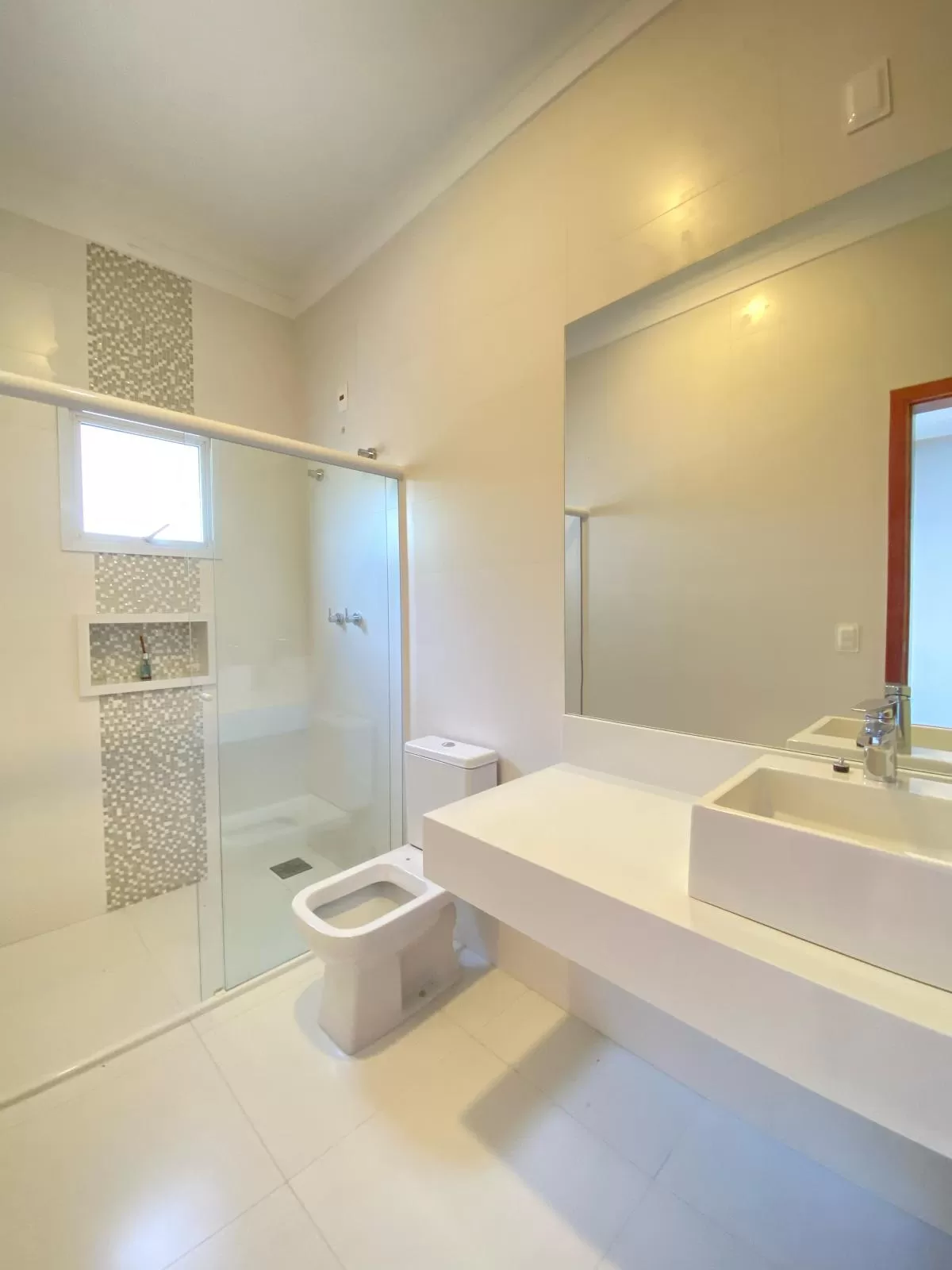 Sobrado à Venda com 4 suítes, escritório e piscina aquecida, 400m² em Votorantim/SP no Condomínio Alphaville Nova Esplanada