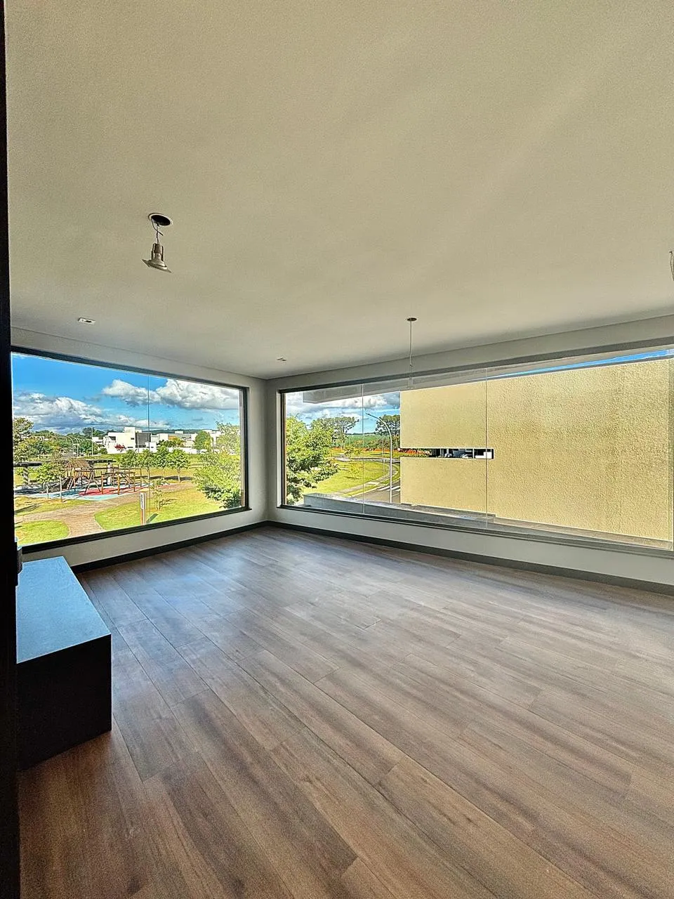 Sobrado à Venda com 4 suítes, móveis planejados e sala de home-theater, 342m² no Condomínio Alphaville Nova Esplanada 4 em Votorantim/SP