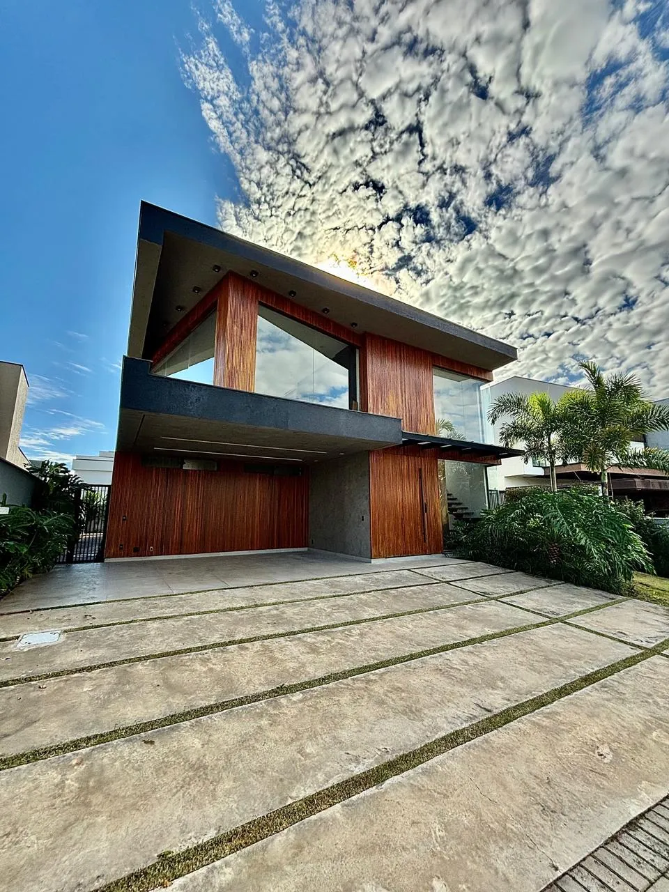 Sobrado à Venda com 4 suítes, móveis planejados e sala de home-theater, 342m² no Condomínio Alphaville Nova Esplanada 4 em Votorantim/SP