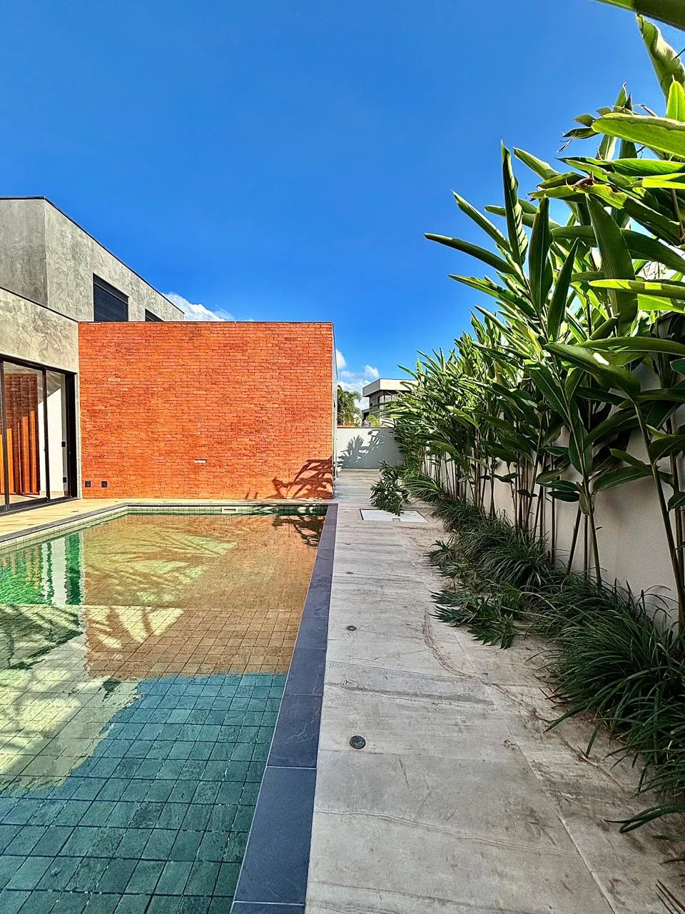 Sobrado à Venda com 4 suítes, móveis planejados e sala de home-theater, 342m² no Condomínio Alphaville Nova Esplanada 4 em Votorantim/SP