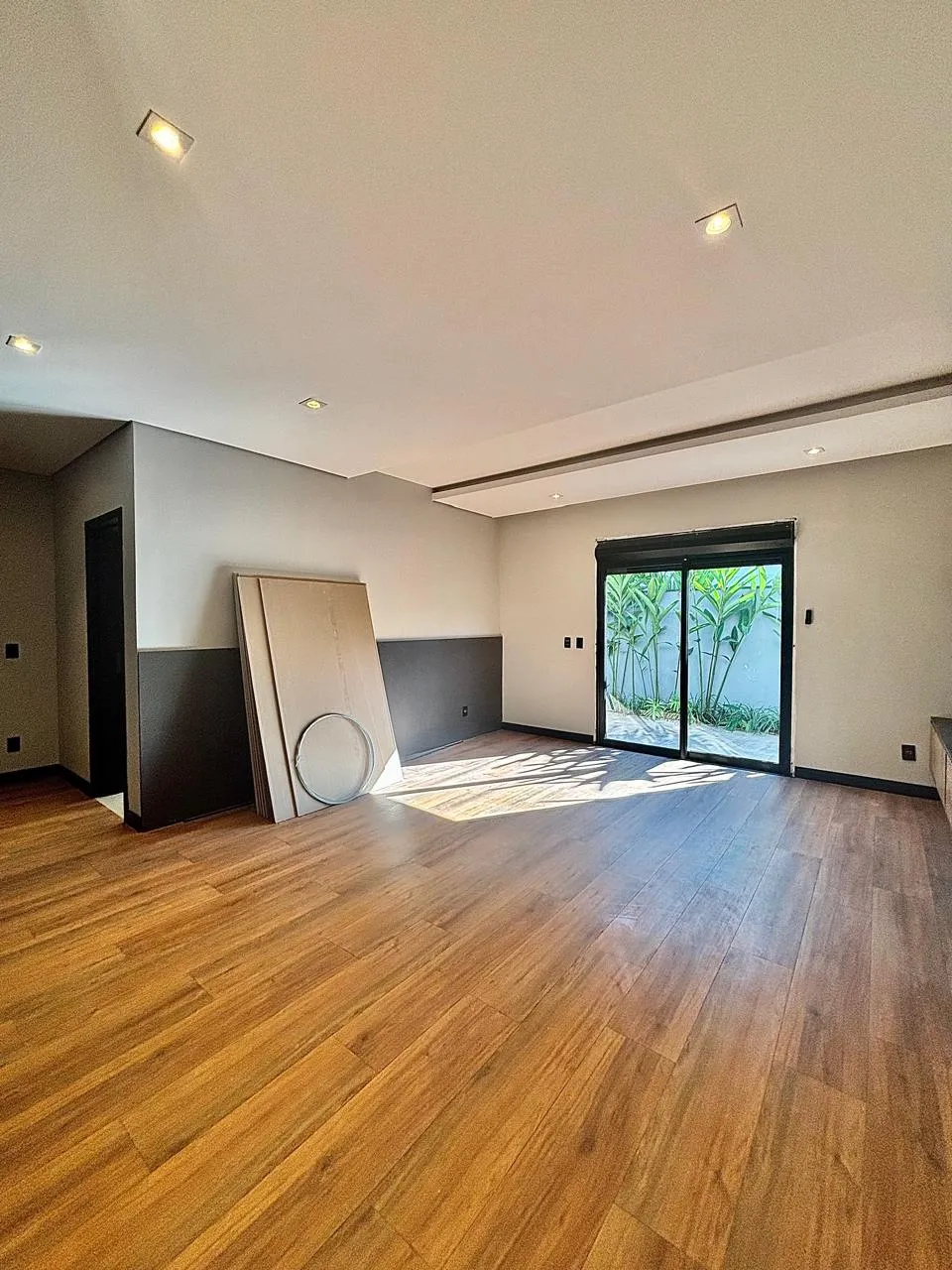 Sobrado à Venda com 4 suítes, móveis planejados e sala de home-theater, 342m² no Condomínio Alphaville Nova Esplanada 4 em Votorantim/SP