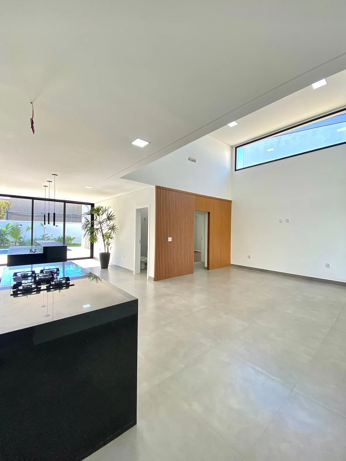 Casa à Venda com 3 suítes, escritório e piscina, 250m² em Votorantim/SP no Condomínio A