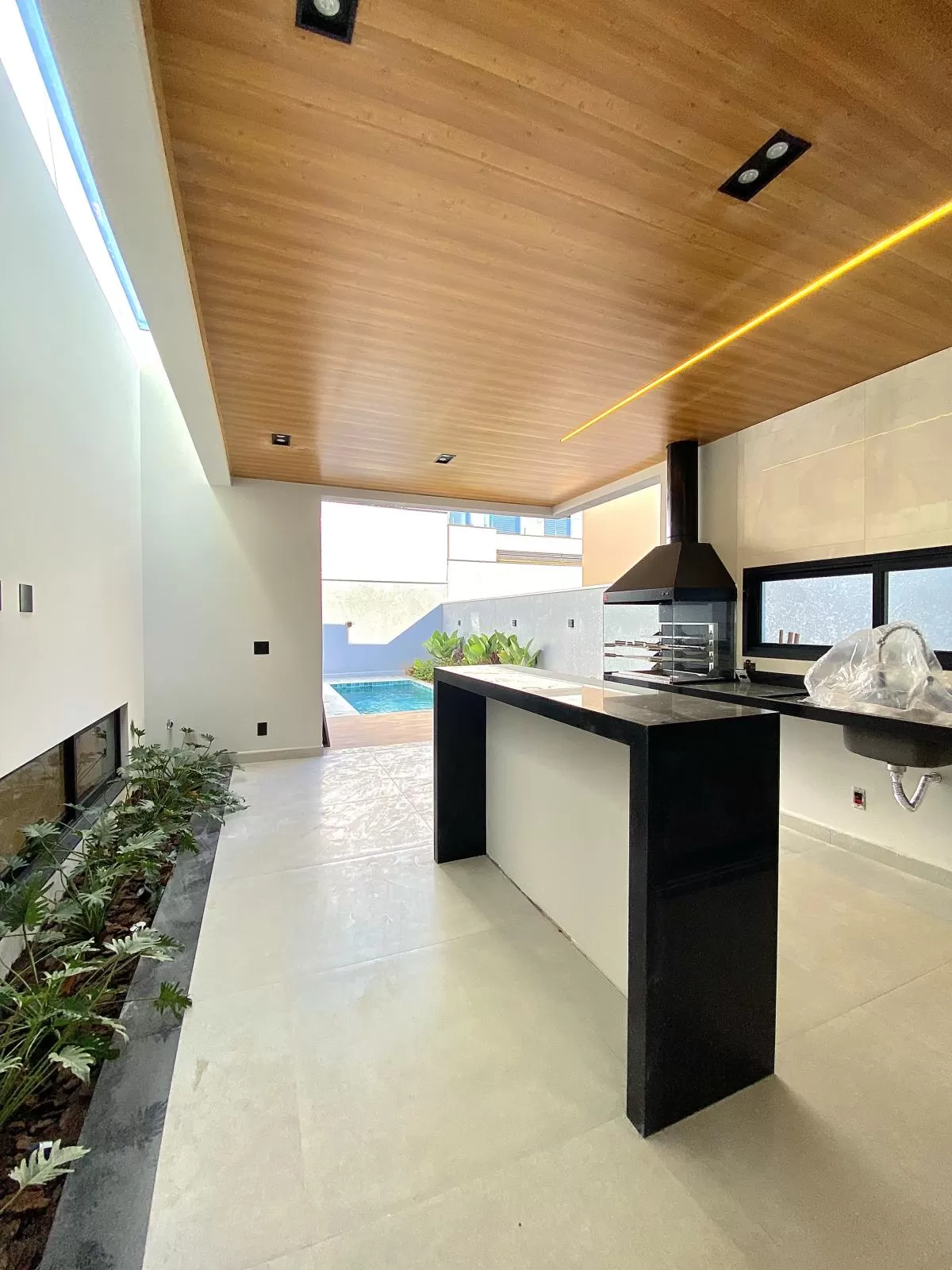 Casa à Venda com 3 suítes, escritório e área gourmet com piscina, 166m² no Condomínio Cyrela Landscape em Votorantim/SP