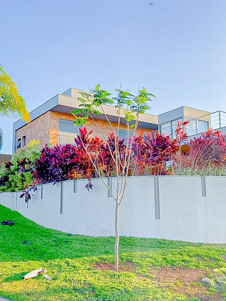 Casa de Esquina à Venda e Locação com 3 suítes, escritório e rooftop, 399m²  no Condomínio Alphaville Nova Esplanada 4 em Votorantim/SP
