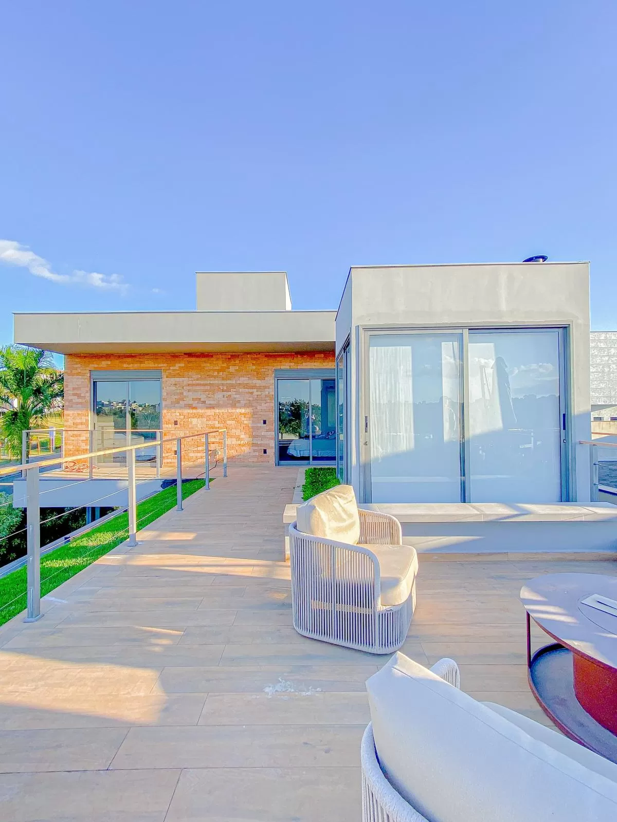 Casa de Esquina à Venda e Locação com 3 suítes, escritório e rooftop, 399m²  no Condomínio Alphaville Nova Esplanada 4 em Votorantim/SP